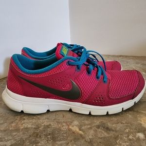 Nike Womens Flex Experience Rn Size 9 pink and blue